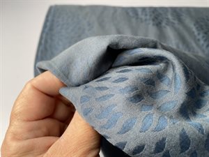 Fastvævet jacquard - smuk dusty petrol blue med mønster